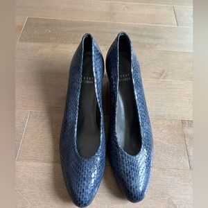 Stuart Weitzman Navy Snake-Embossed Pumps 6M NEW